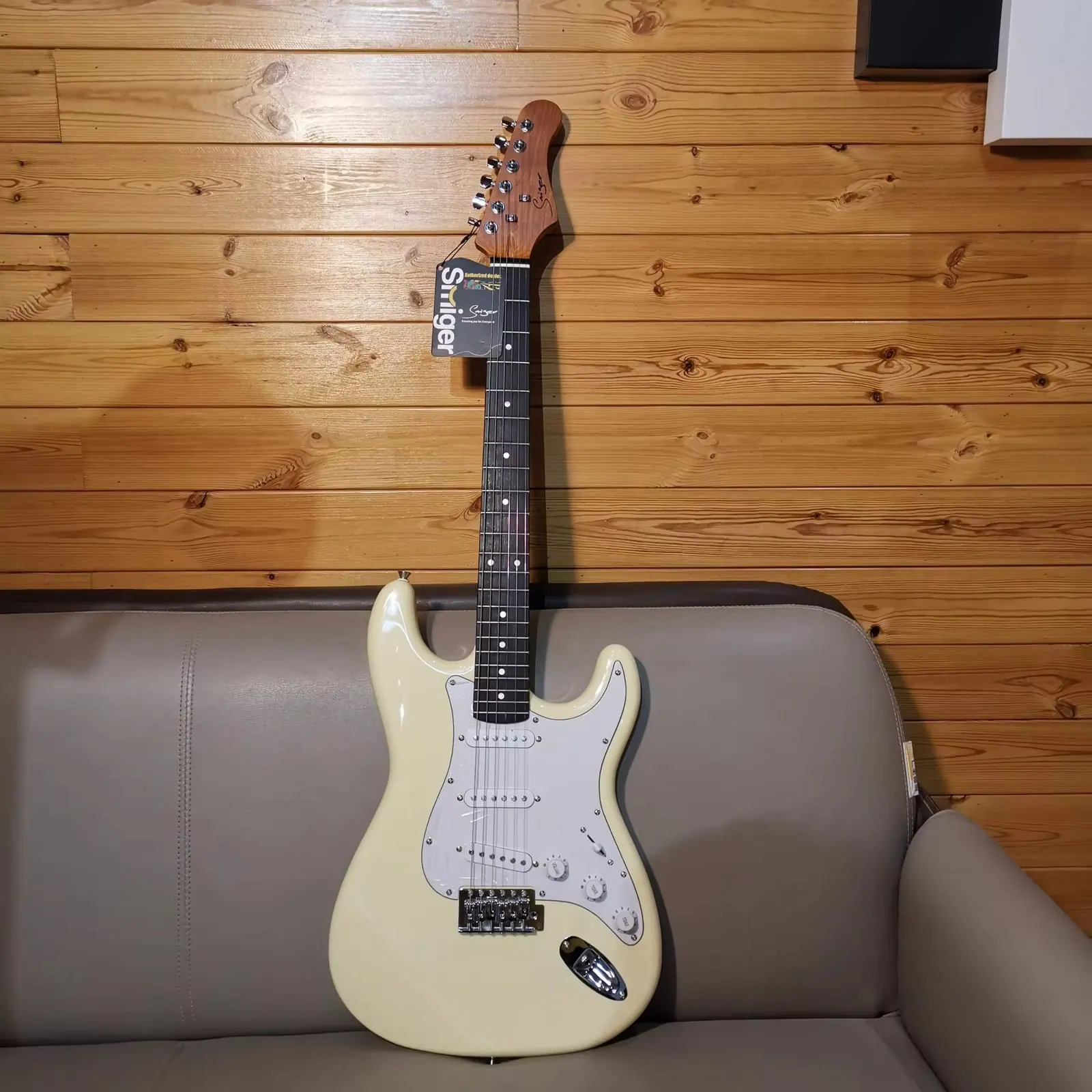 Guitarra Eléctrica Smiger Stratocaster Crema + Forro 4
